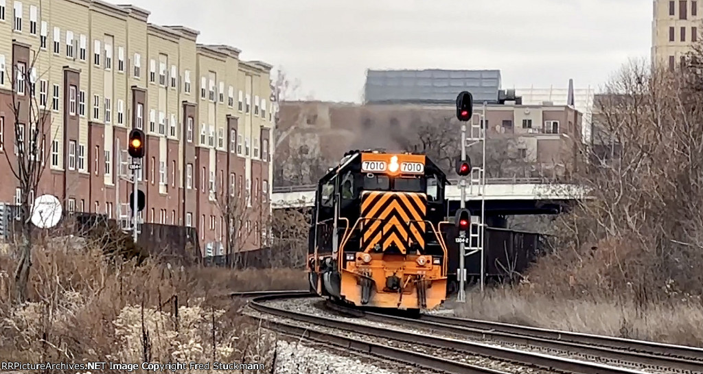 WE 7010 is back at the Exchange St. signals.